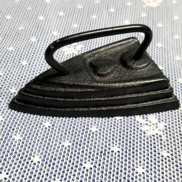 VTG Cast Iron Metal Children's Toy Sad Iron Heavy Metal Saleman's Sample - Picture 1 of 11